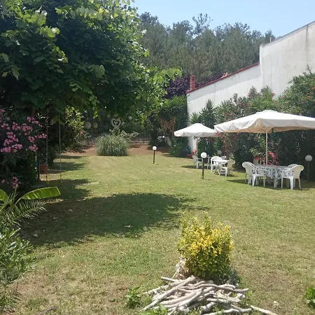 Vangeli's Garden House Aparthotel