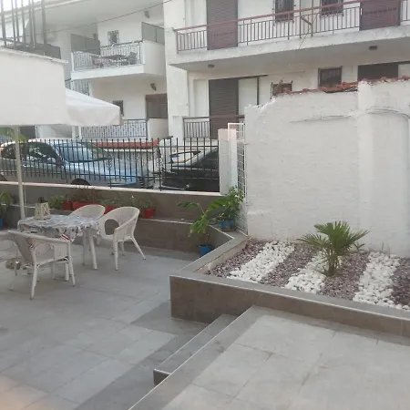 Vangeli's Garden House Nea Poteidaia