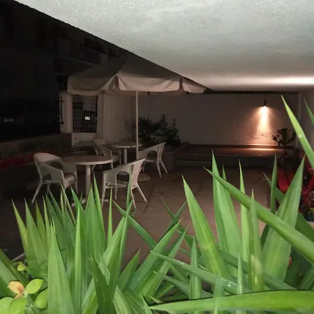 Vangeli's Garden House Nea Poteidaia