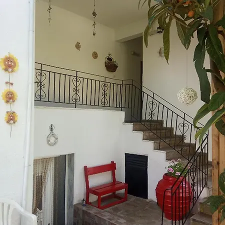 Vangeli's Garden House * Nea Poteidaia