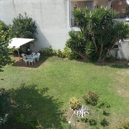 Vangeli's Garden House Aparthotel
