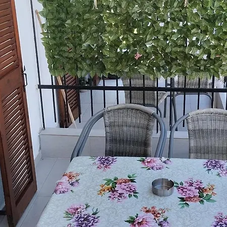Vangeli's Garden House Aparthotel Nea Poteidaia