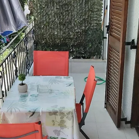 Vangeli's Garden House Aparthotel *