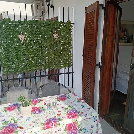 Vangeli's Garden House Apart Otel *