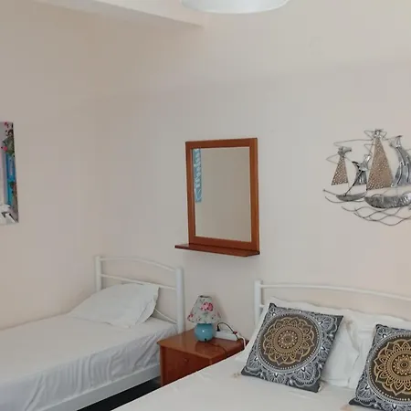 Vangeli's Garden House Aparthotel 3*