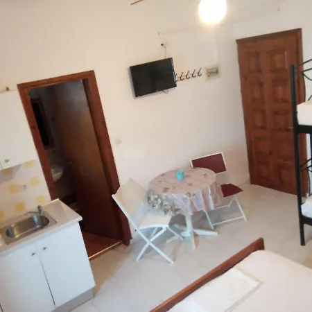 Aparthotel Vangeli's Garden House 3*
