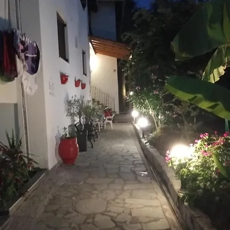Aparthotel Vangeli's Garden House 3*