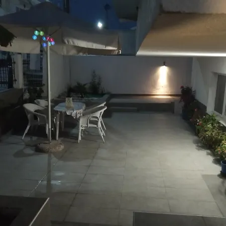 Vangeli's Garden House Lägenhetshotell