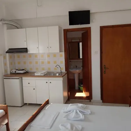 Vangeli's Garden House Hotel de apartamente Nea Poteidaia