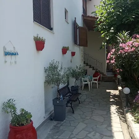 Vangeli's Garden House Lägenhetshotell