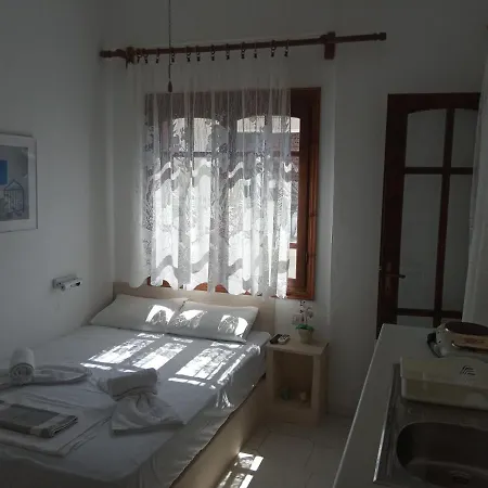 Aparthotel Vangeli's Garden House 3*