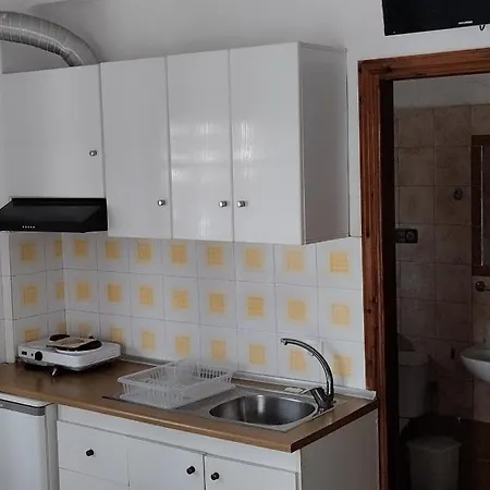 Vangeli's Garden House Aparthotel 3*