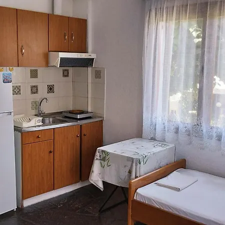 Lägenhetshotell Vangeli's Garden House 3*