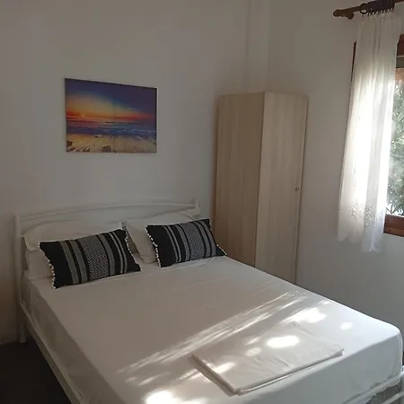 Vangeli's Garden House Aparthotel