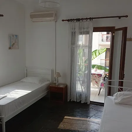 Vangeli's Garden House Aparthotel